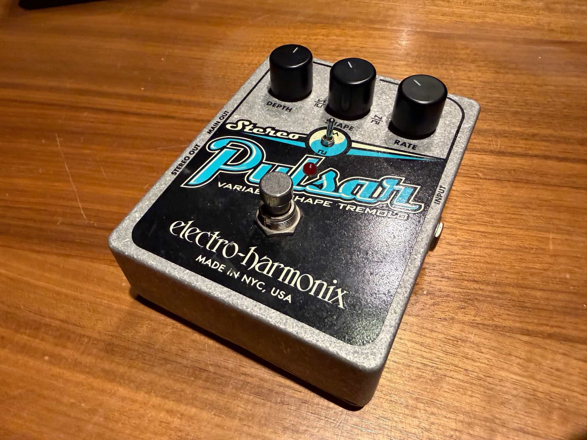 Electro-Harmonix-STEREO PULSAR-1