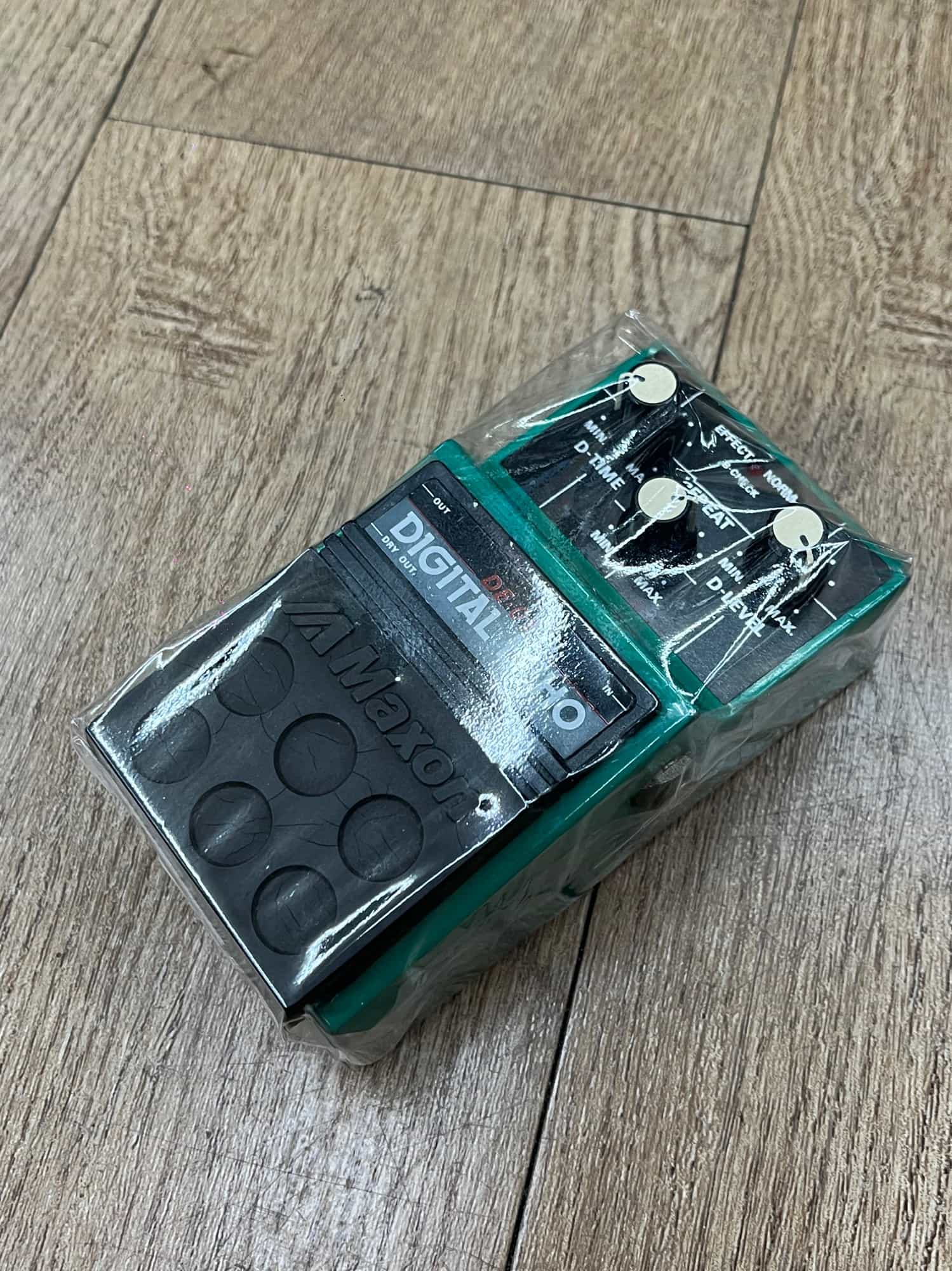 Maxon-DE-01 Digital Echo-1
