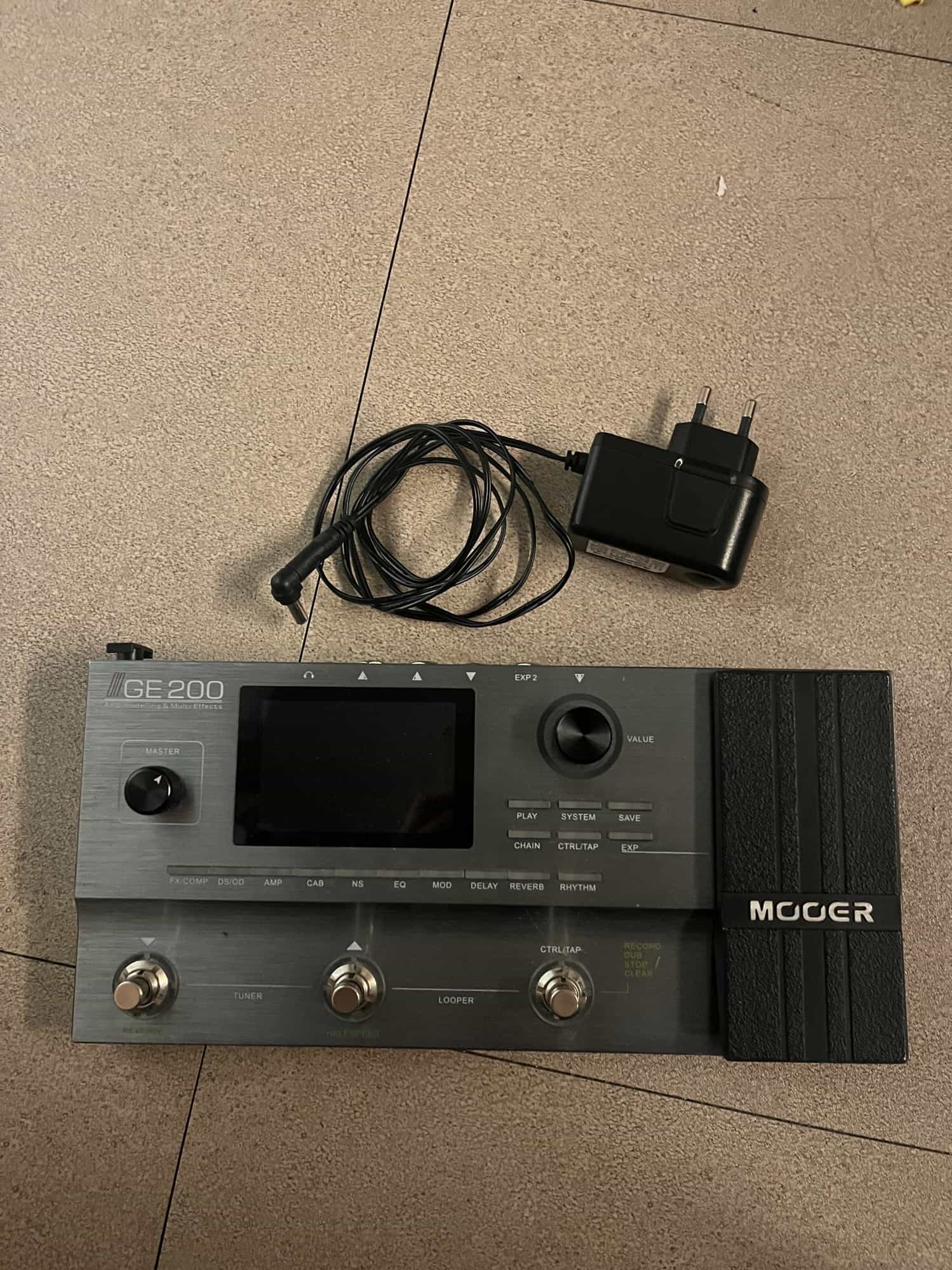 Mooer-GE200-1